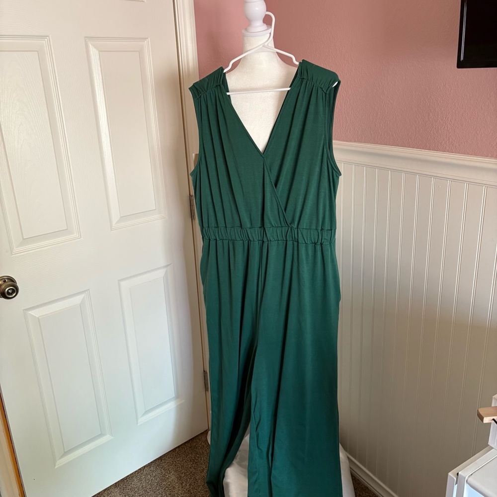 NWT Green Sleeveless V-Neck Jumpsuit size 2XL